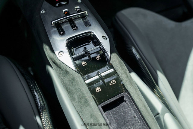 Used 2025 Ferrari 296 GTS RWD image 41