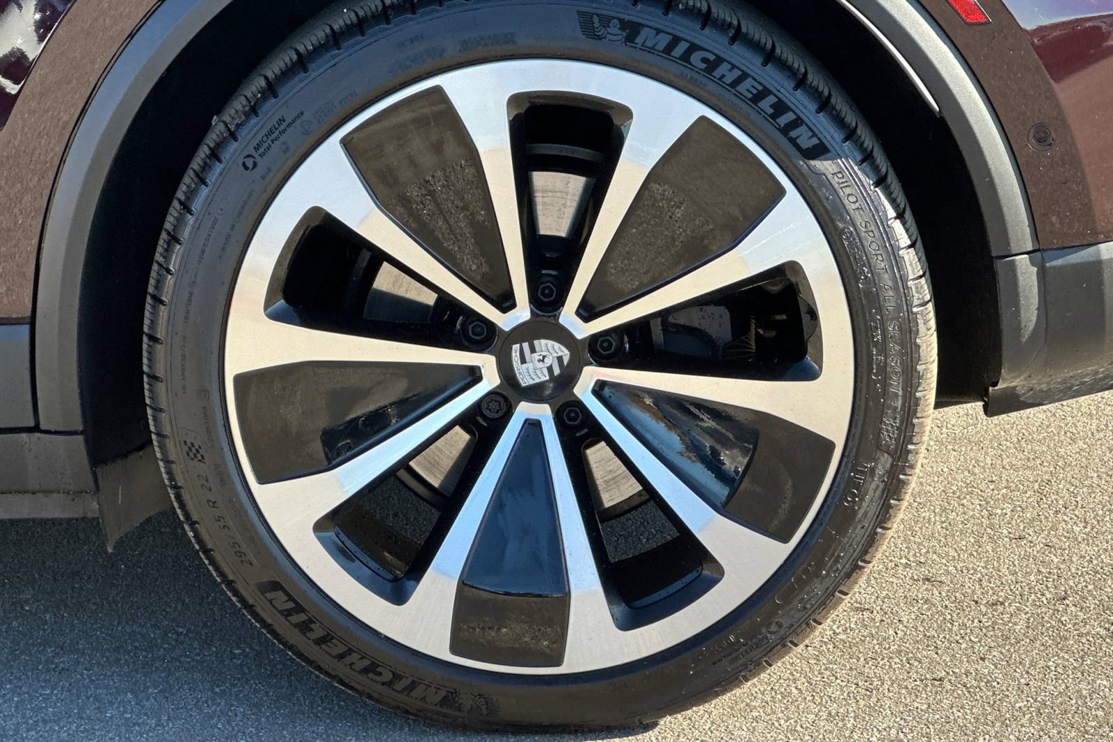 Certified 2025 Porsche Macan 4 Electric image 45