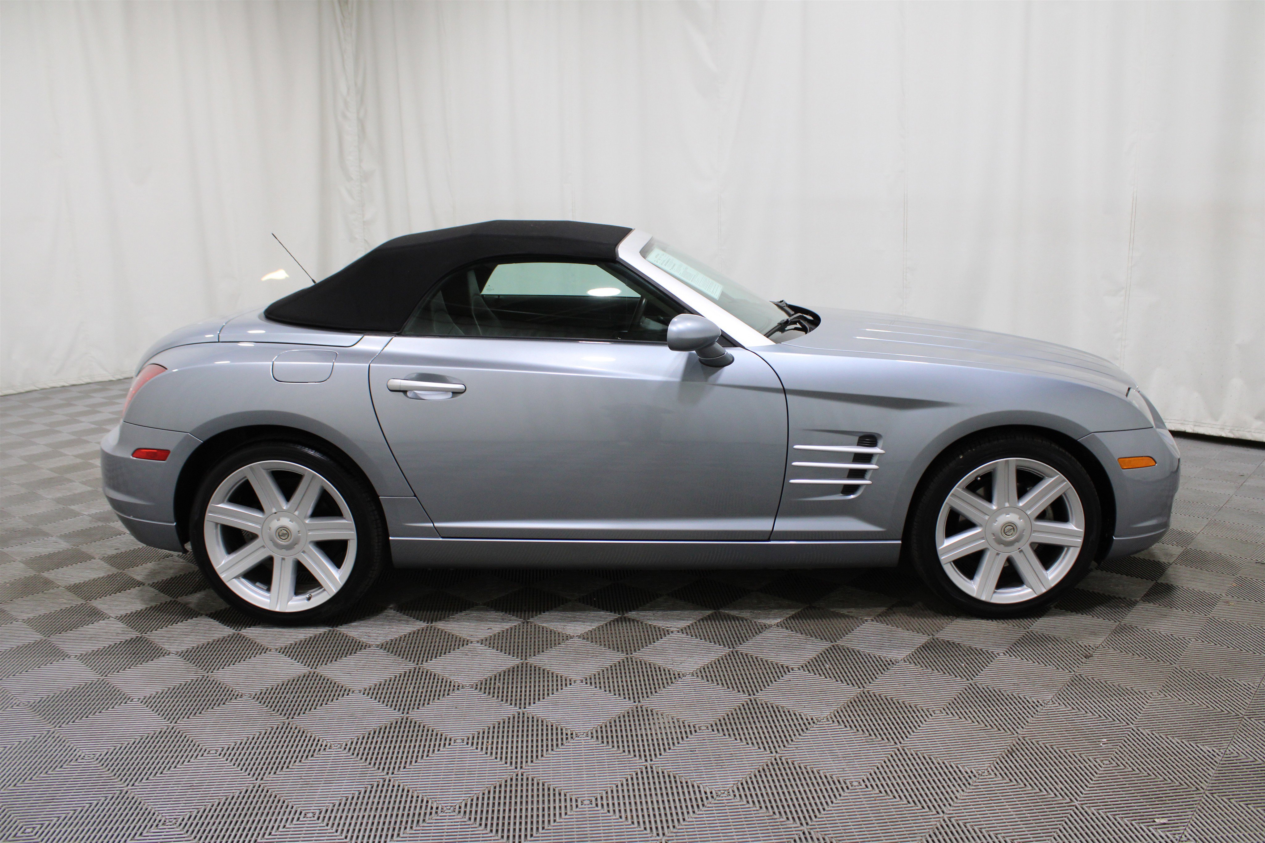 Used 2005 Chrysler Crossfire Limited image 20