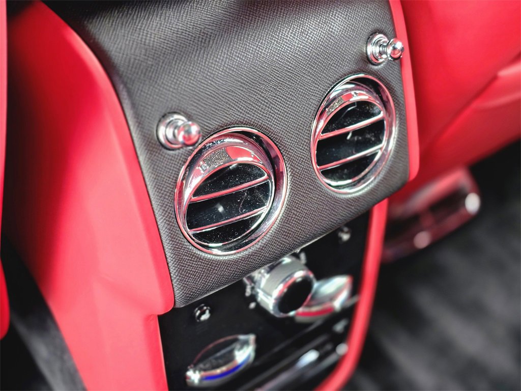 Used 2022 Rolls-Royce Cullinan image 17