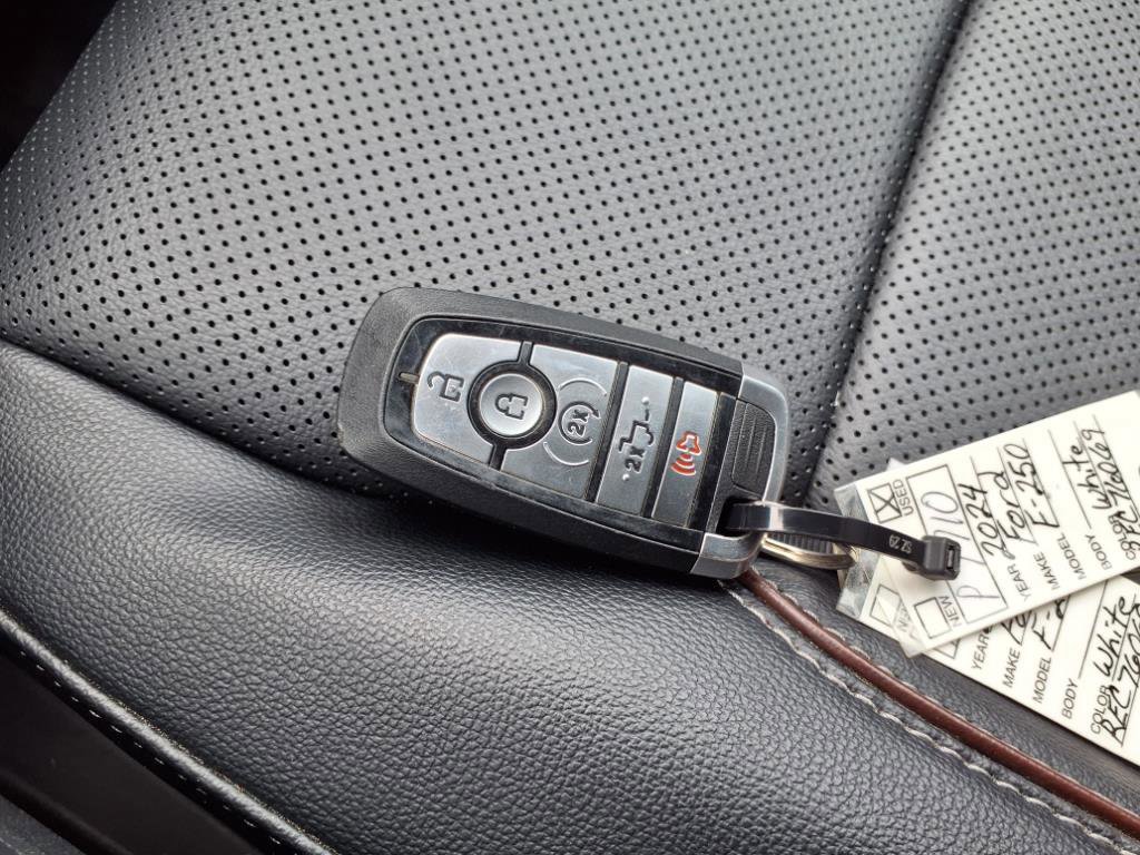 Used 2024 Ford F250 Lariat w/ Chrome Package image 15