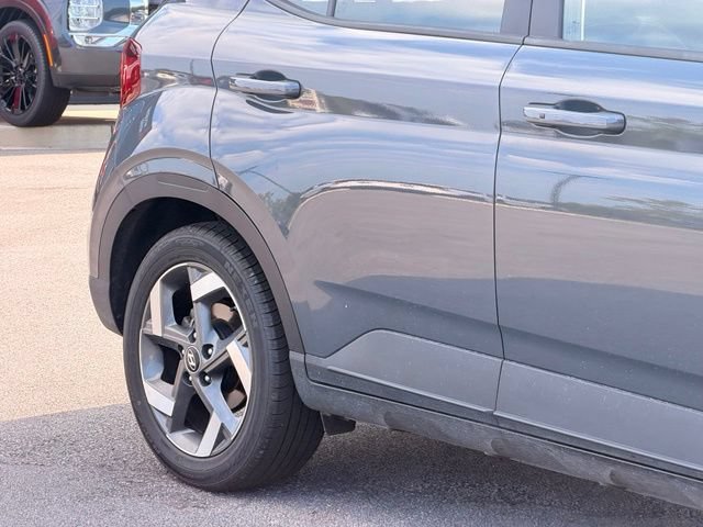 Used 2025 Hyundai Venue SEL FWD image 5