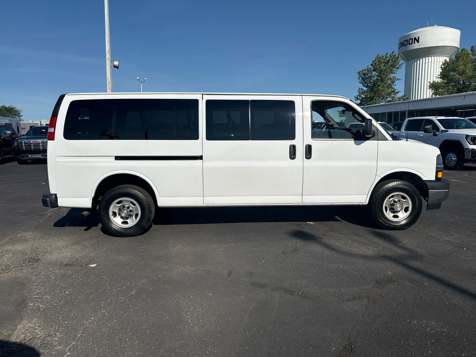 Certified 2024 Chevrolet Express 3500 LT w/ LT Preferred Equipment Group RWD image 6