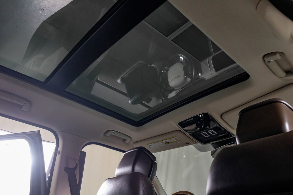 Used 2021 Land Rover Range Rover P525 Westminster Edition image 22