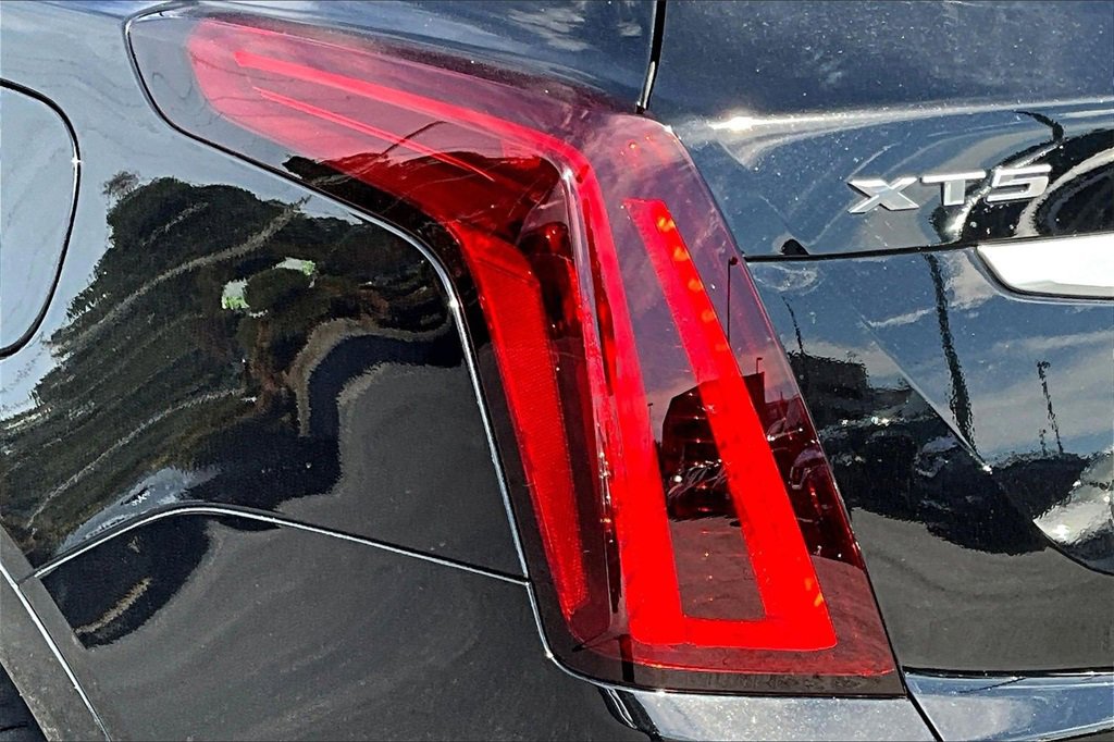 Certified 2023 Cadillac XT5 Premium Luxury w/ Technology Package image 23