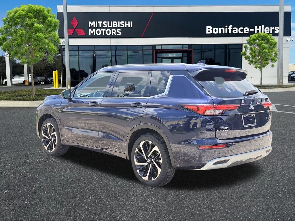 Used 2024 Mitsubishi Outlander SEL Black Edition FWD image 3
