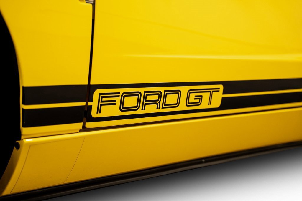 Used 2005 Ford GT image 23