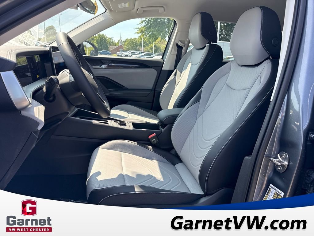 New 2025 Volkswagen Tiguan SE image 10