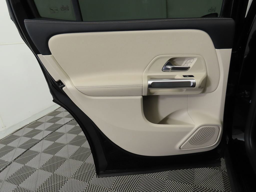 Used 2022 Mercedes-Benz GLB 250 image 24