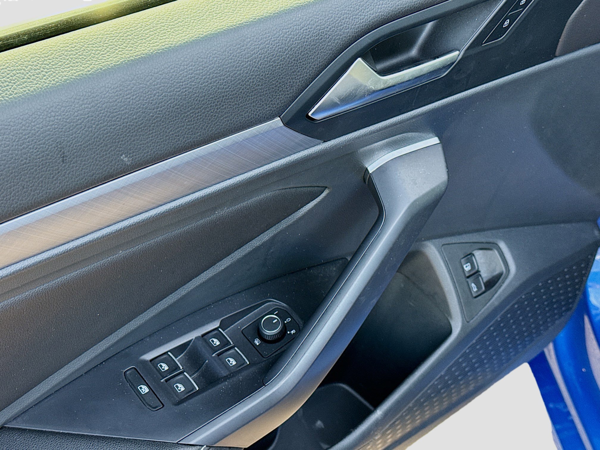 Used 2023 Volkswagen Jetta SE w/ Panoramic Sunroof Package image 21