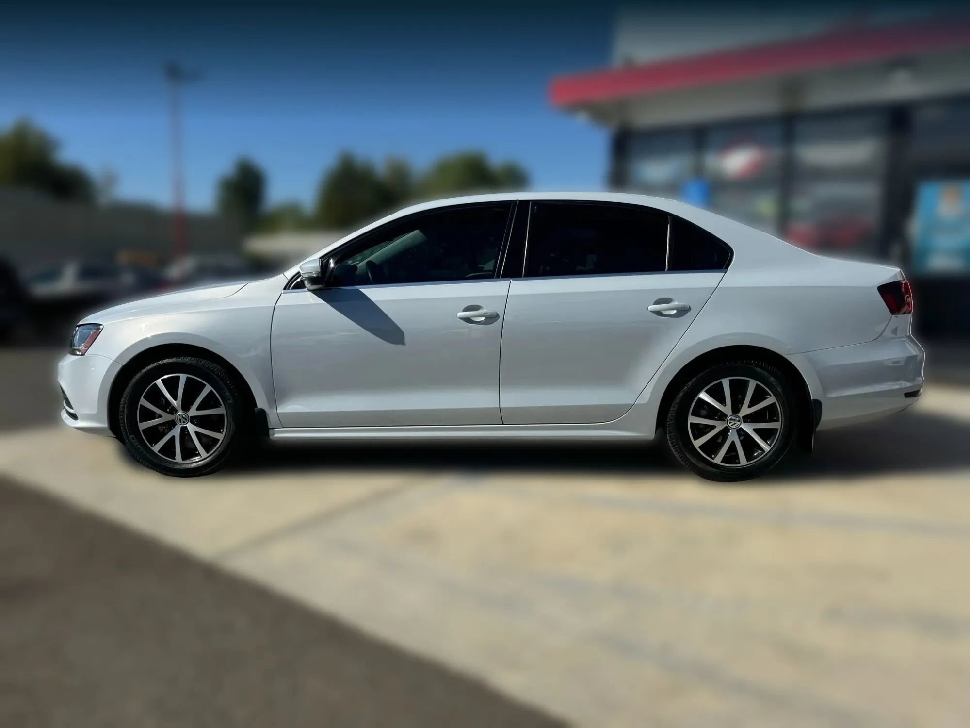 Used 2018 Volkswagen Jetta SE image 2