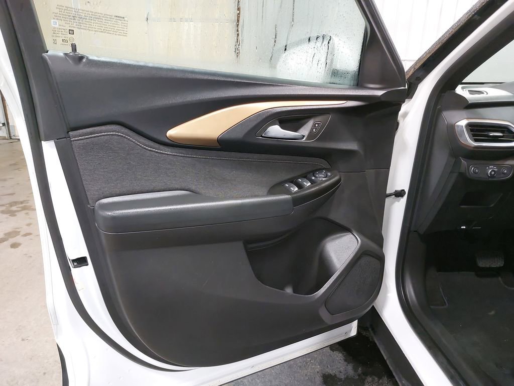 Used 2023 Chevrolet TrailBlazer ACTIV image 27