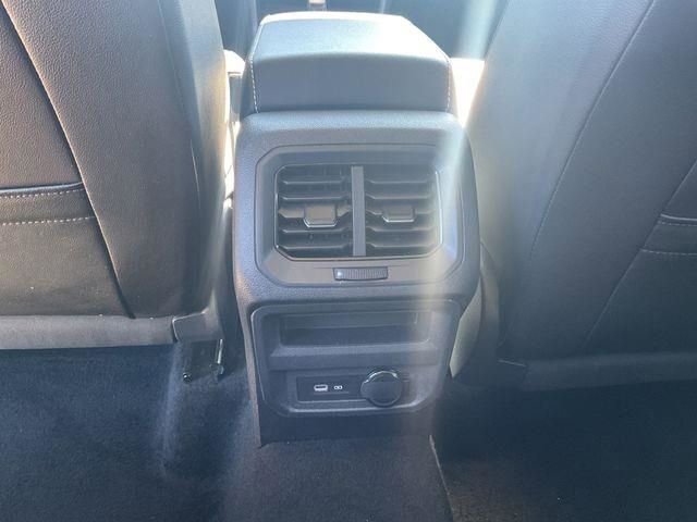 Used 2024 Volkswagen Tiguan SE image 27