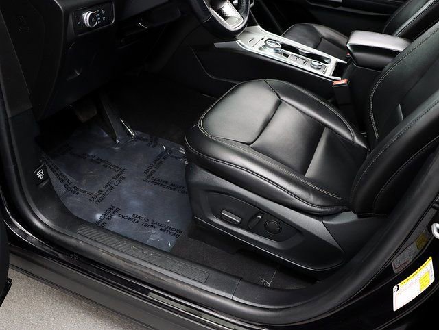 Used 2022 Ford Explorer XLT w/ Equipment Group 202A AWD/4WD image 25