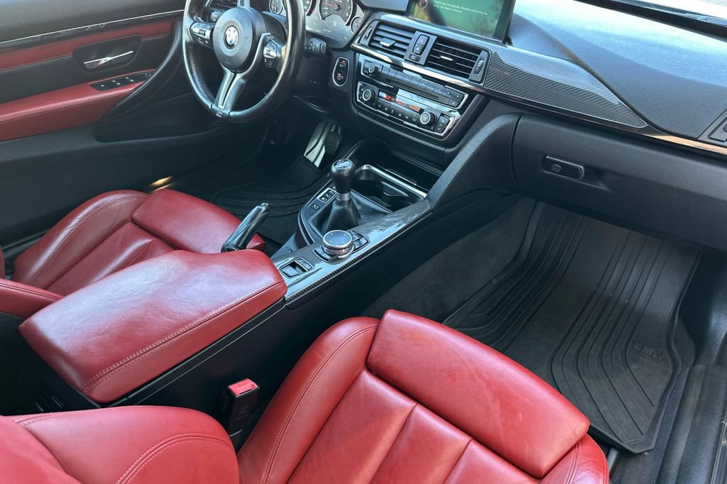 Used 2015 BMW M4 Convertible image 16