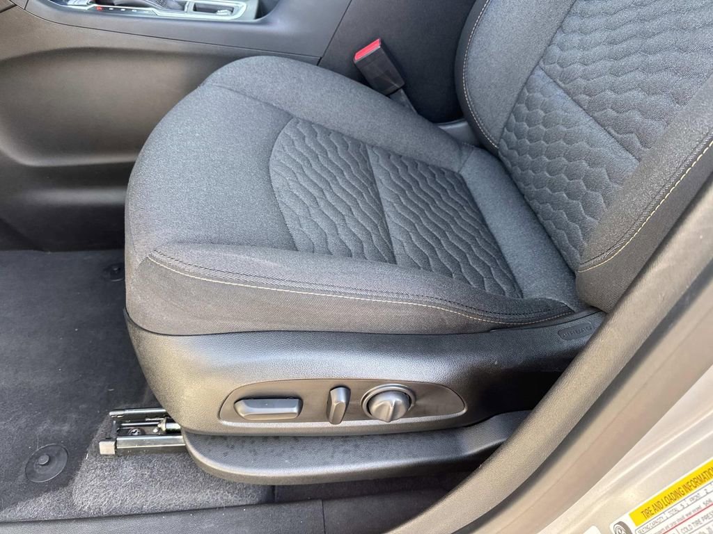 Used 2021 Chevrolet Equinox LT image 16