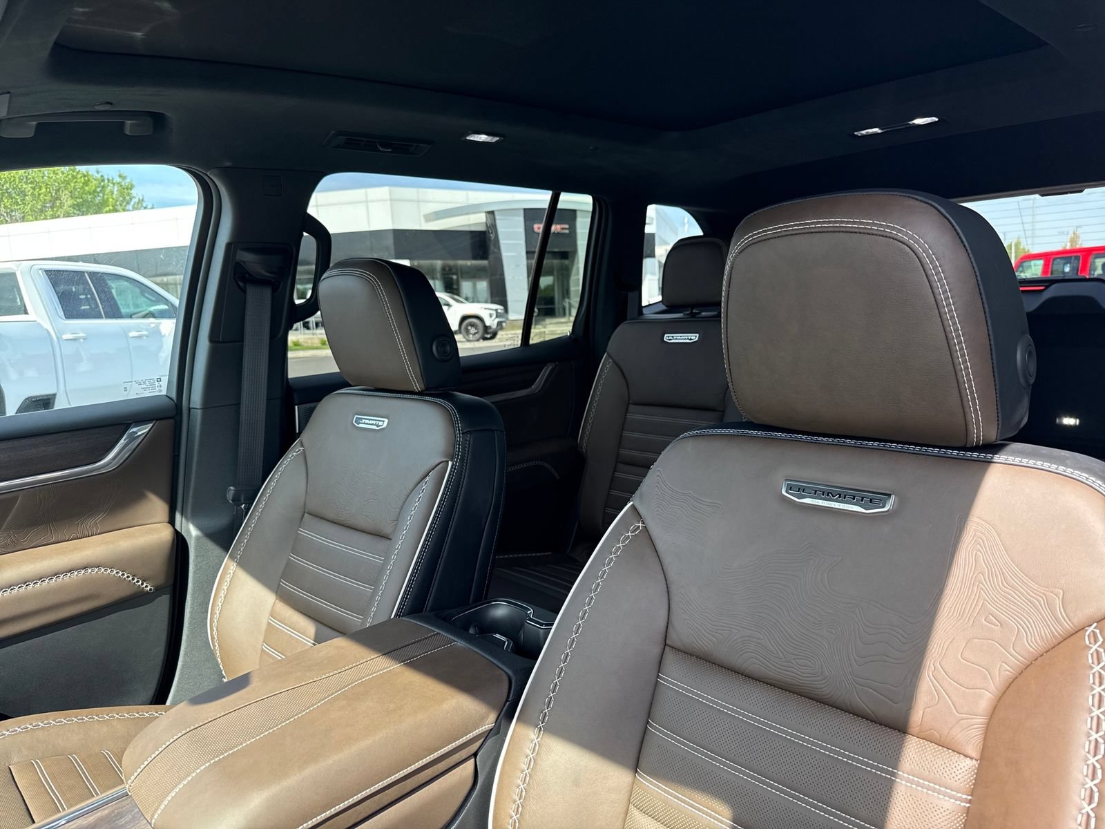 New 2026 GMC Acadia Denali Ultimate w/ LPO, Floor Liner Package AWD/4WD image 11