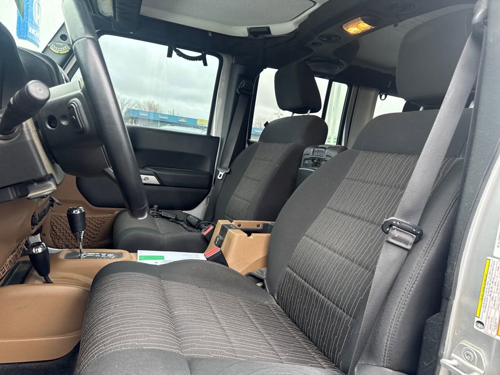 Used 2012 Jeep Wrangler Unlimited Rubicon w/ Connectivity Group AWD/4WD image 20