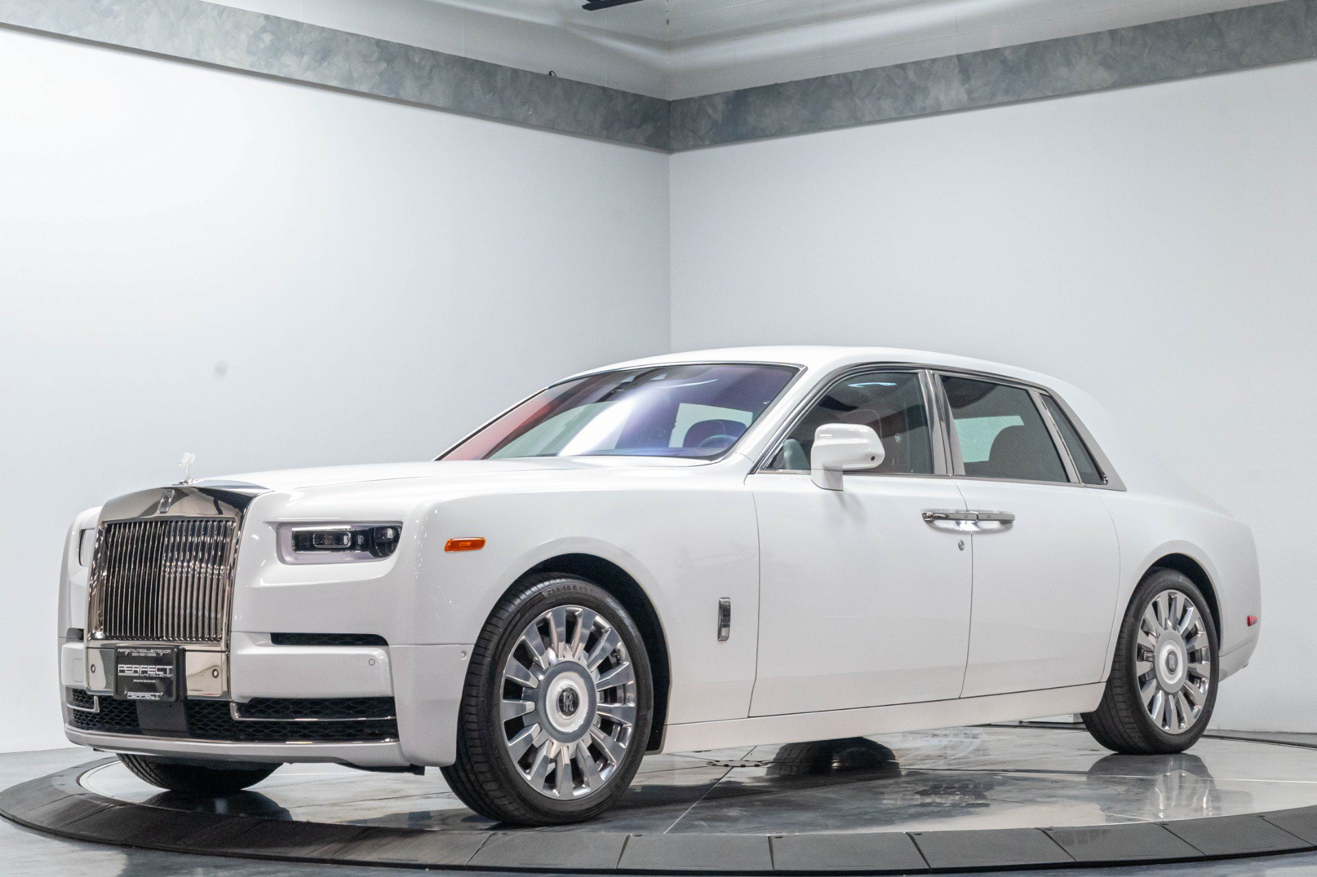 Used 2019 Rolls-Royce Phantom Sedan RWD image 3
