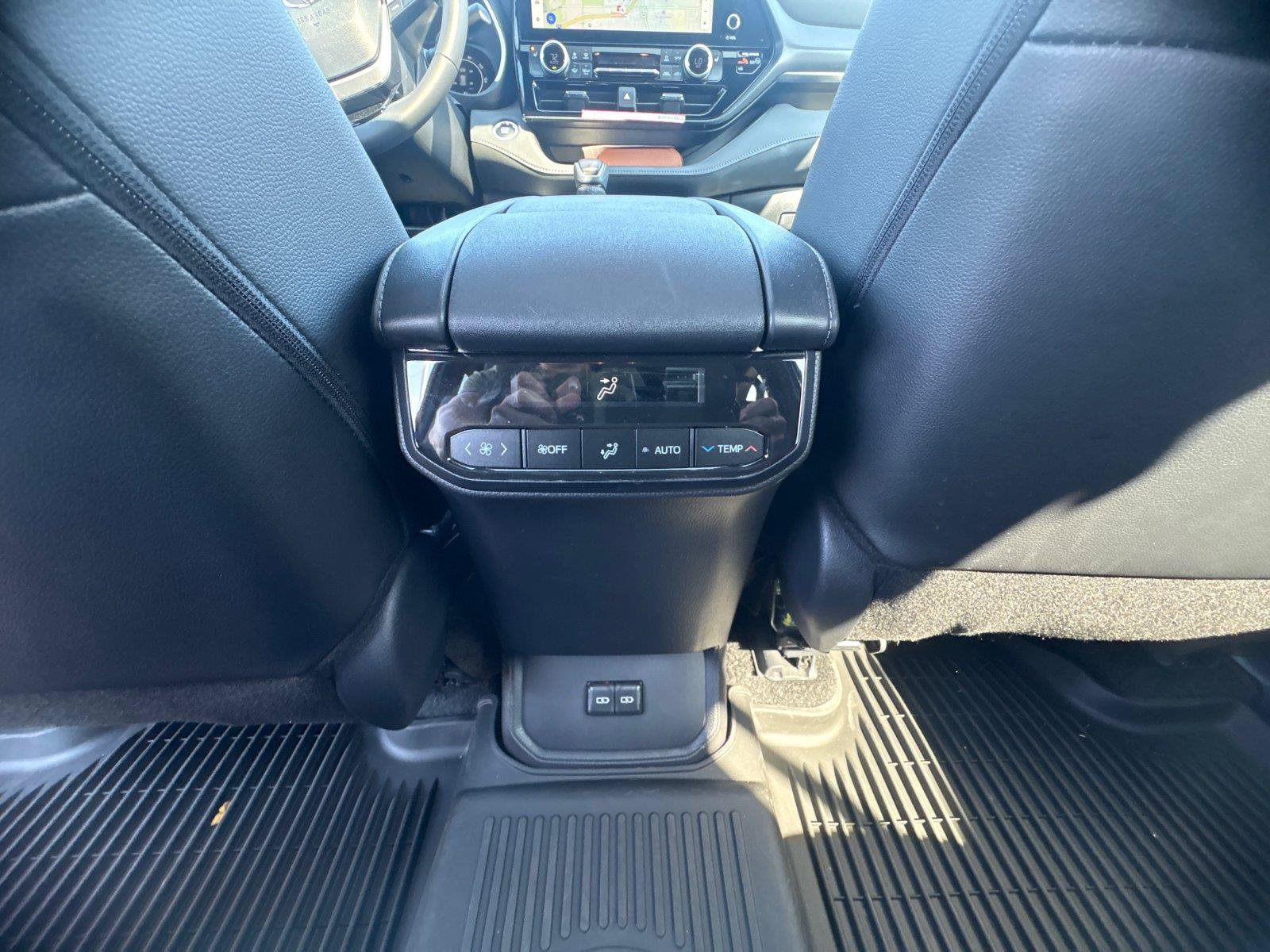 Used 2026 Toyota Highlander XSE AWD/4WD image 14