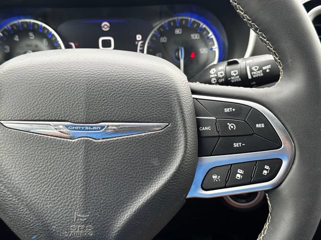 Certified 2025 Chrysler Pacifica Select FWD image 26