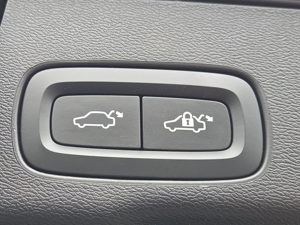 Used 2019 Volvo XC60 T5 Inscription w/ Protection Package Premier image 29