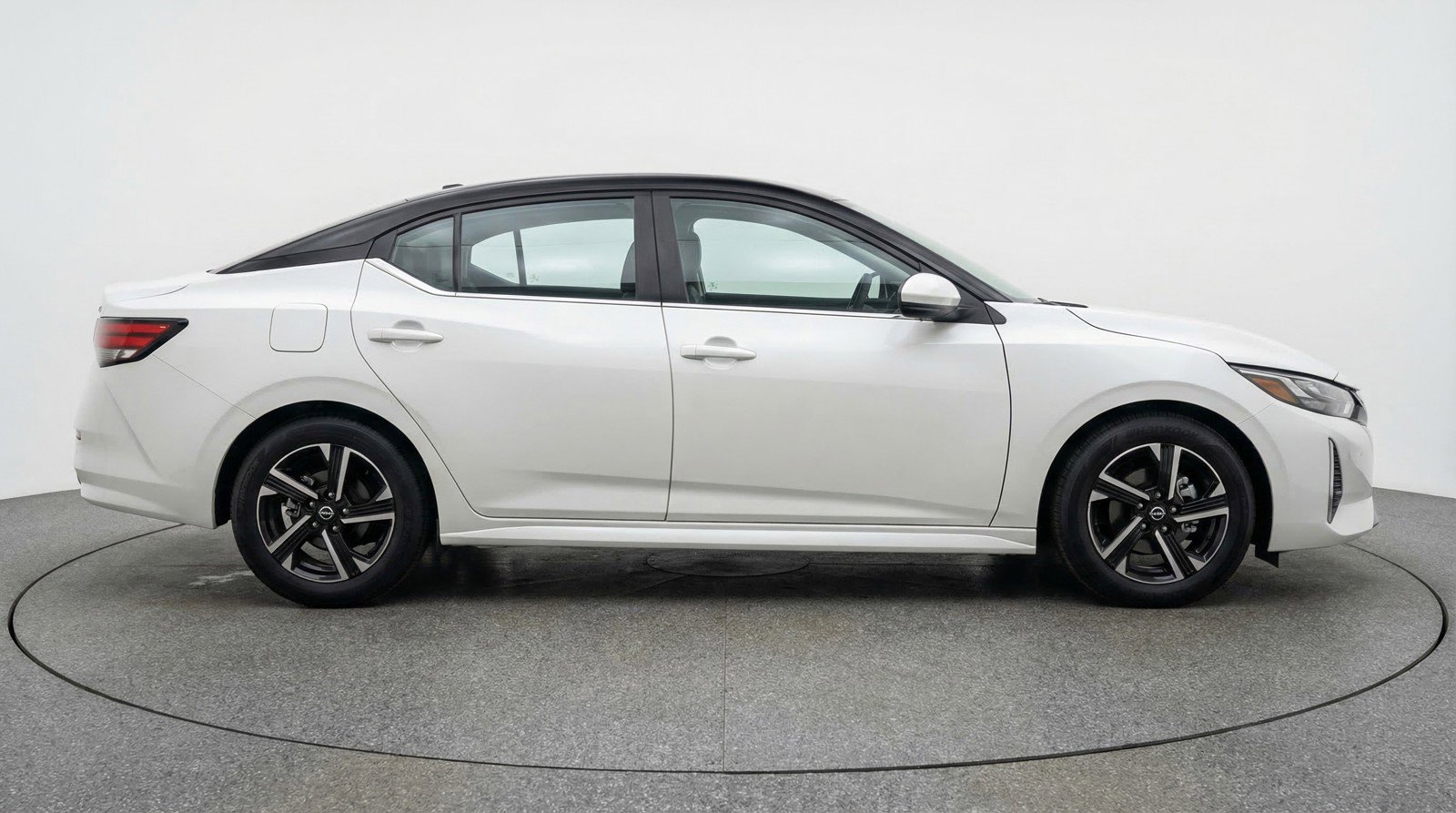 Used 2025 Nissan Sentra SV image 11