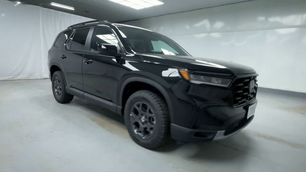 New 2025 Honda Pilot TrailSport image 2