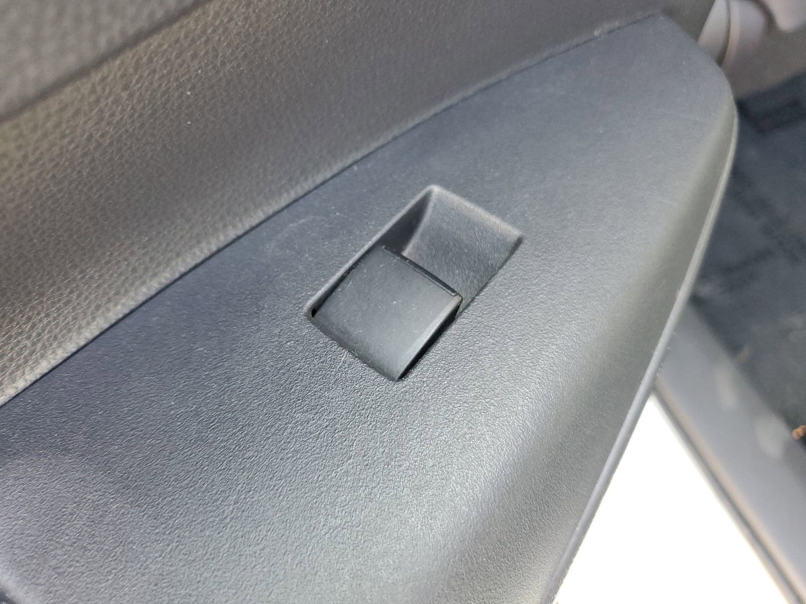 Used 2021 Toyota Corolla LE w/ Carpet Mat Package (TMS) image 16