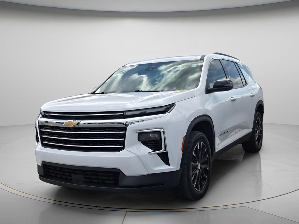 Used 2025 Chevrolet Traverse LT w/ Sun and Wheel Package FWD image 4