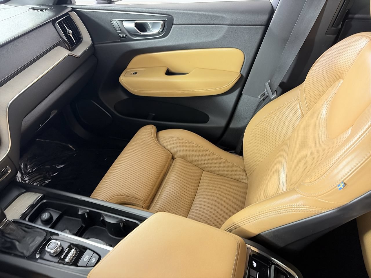 Used 2018 Volvo XC60 T6 Inscription w/ Luxury Seat Package AWD/4WD image 22