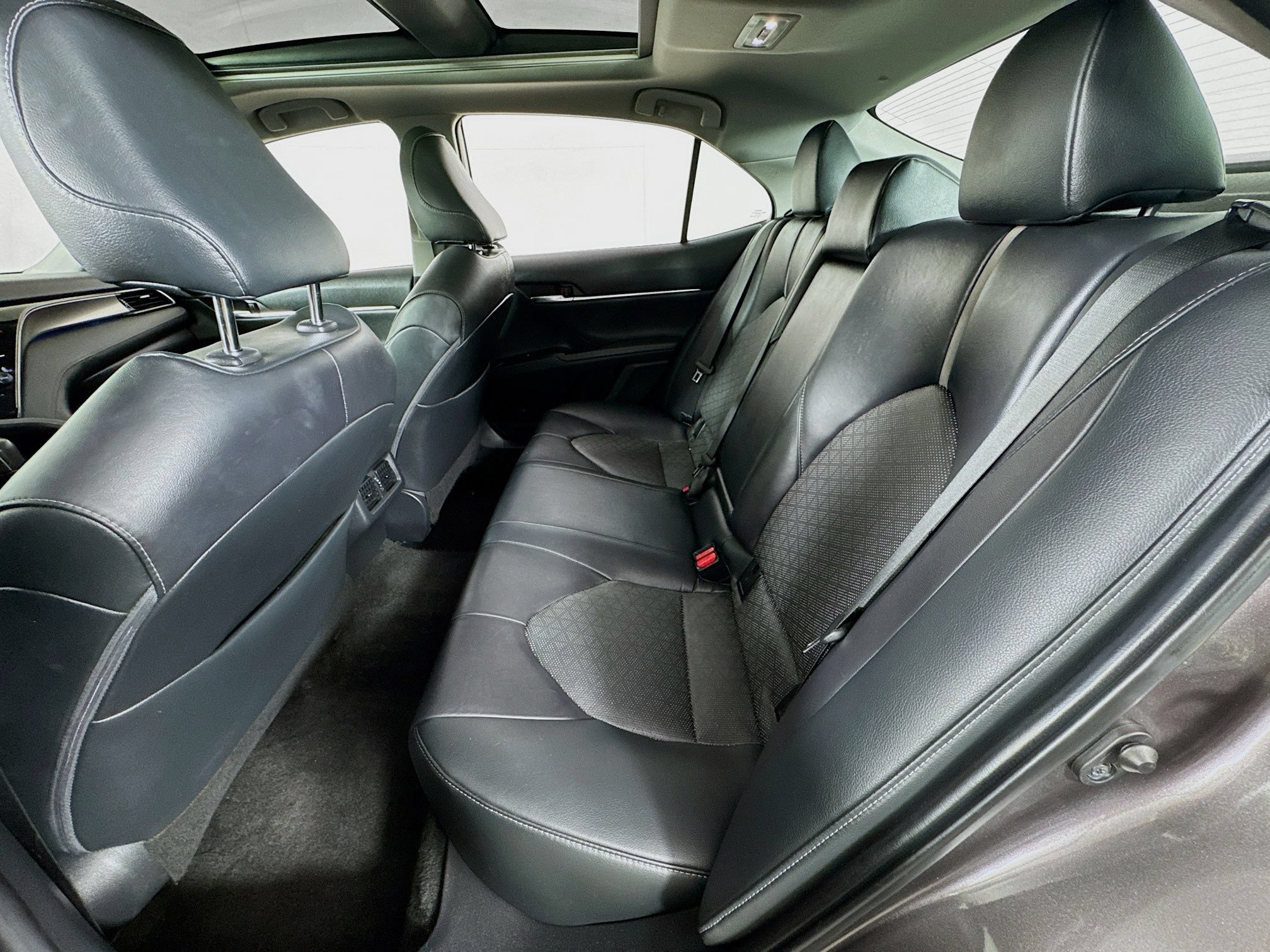 Used 2019 Toyota Camry XSE FWD image 18