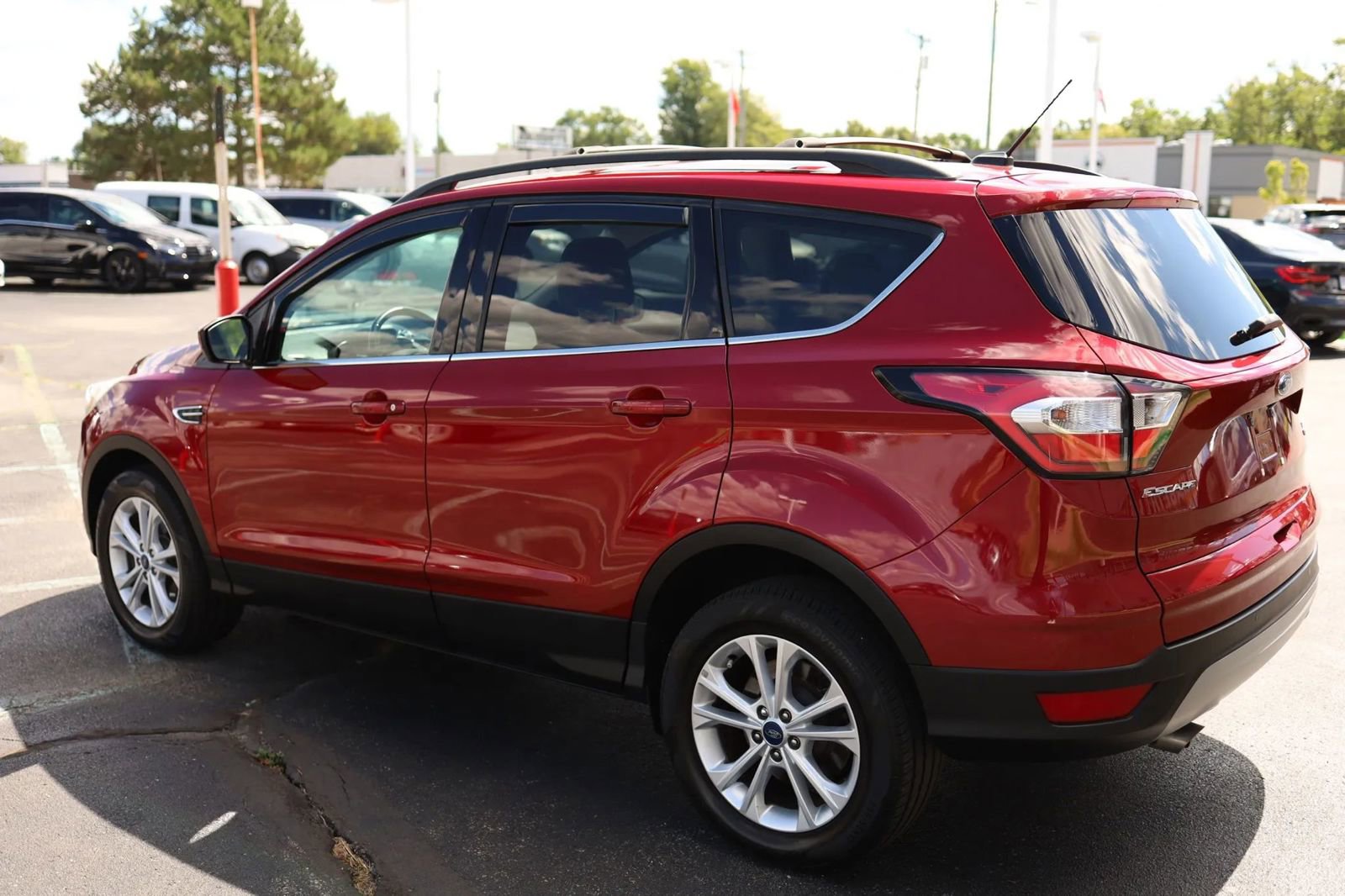 Used 2017 Ford Escape SE w/ SE Leather Comfort Package image 8