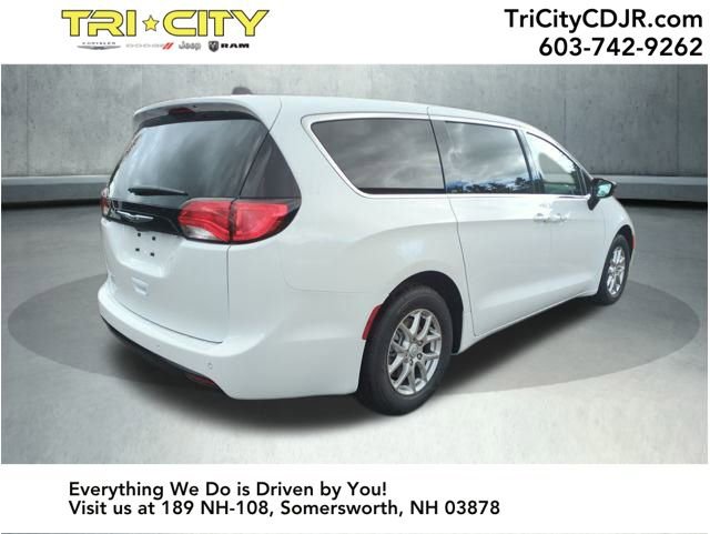 New 2026 Chrysler Voyager LX image 5