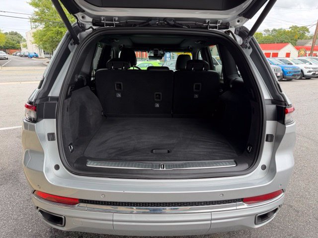 Used 2023 Jeep Grand Cherokee Overland AWD/4WD image 16