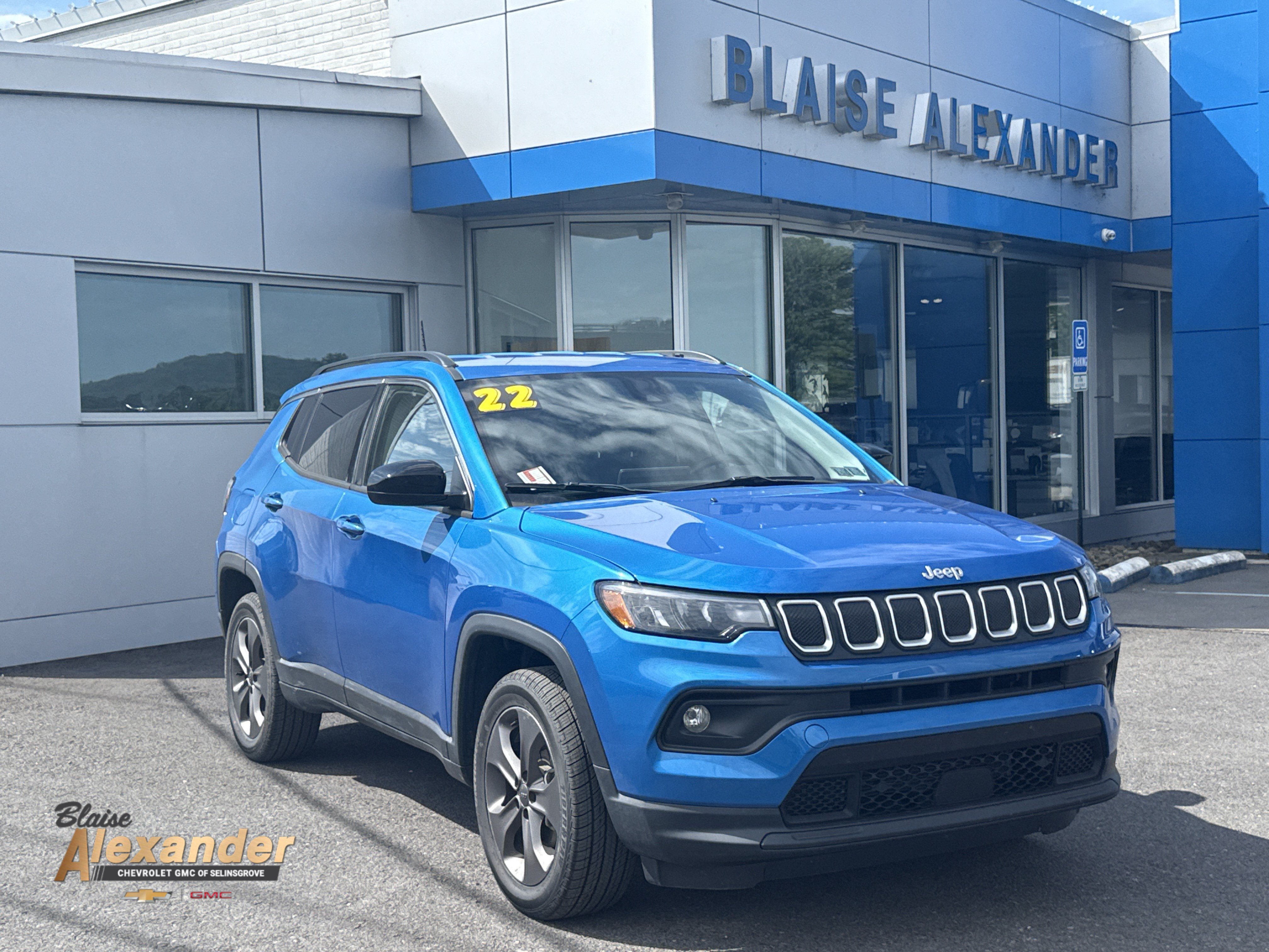 Used 2022 Jeep Compass Latitude AWD/4WD image 1