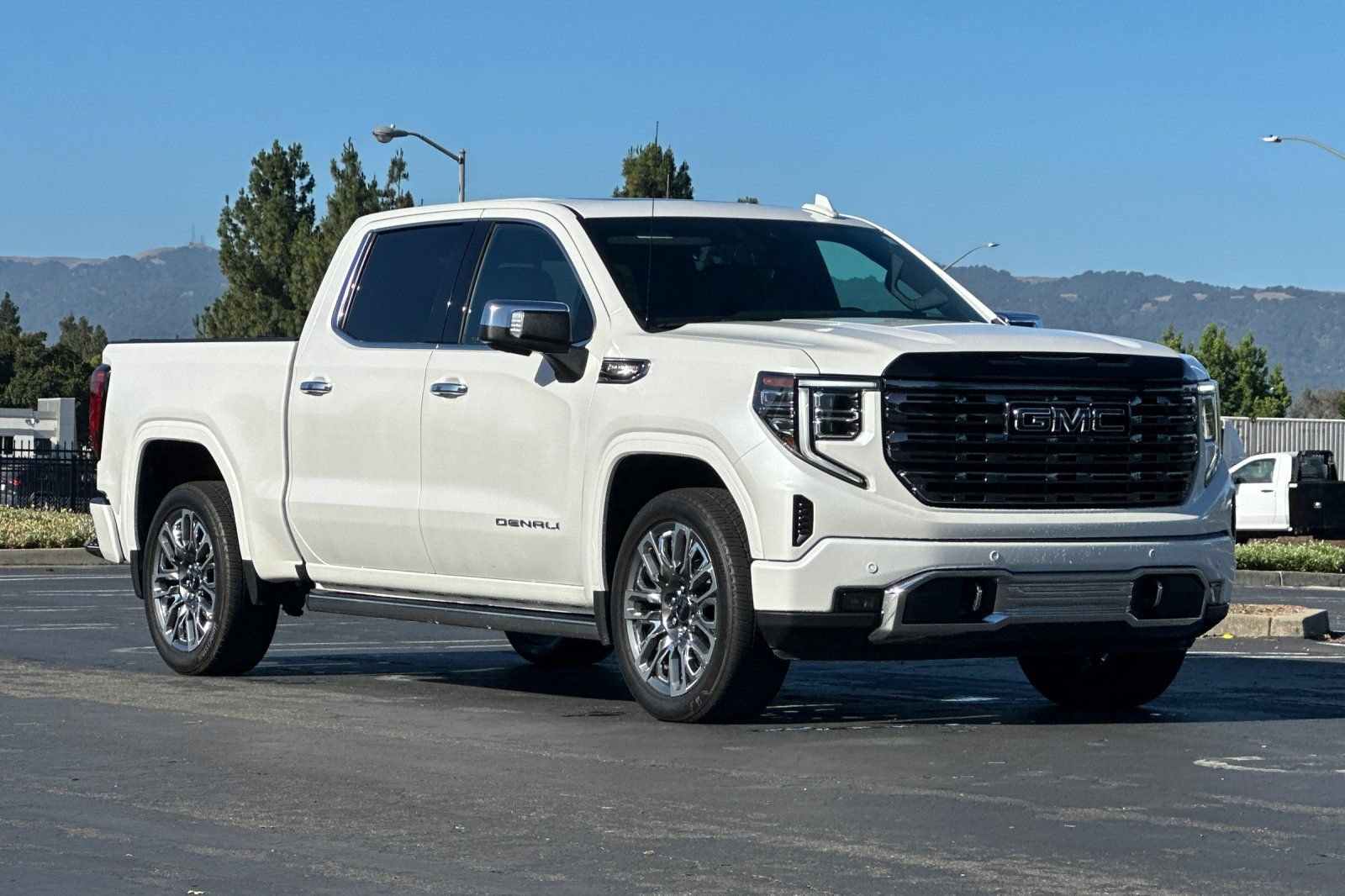 Used 2025 GMC Sierra 1500 Denali Ultimate AWD/4WD image 2