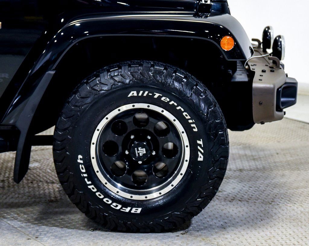 Used 2017 Jeep Wrangler Unlimited Sahara image 15