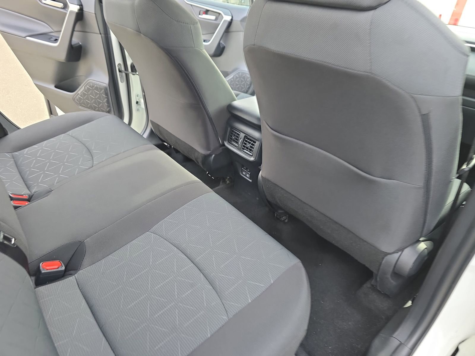 Used 2025 Toyota RAV4 XLE image 17