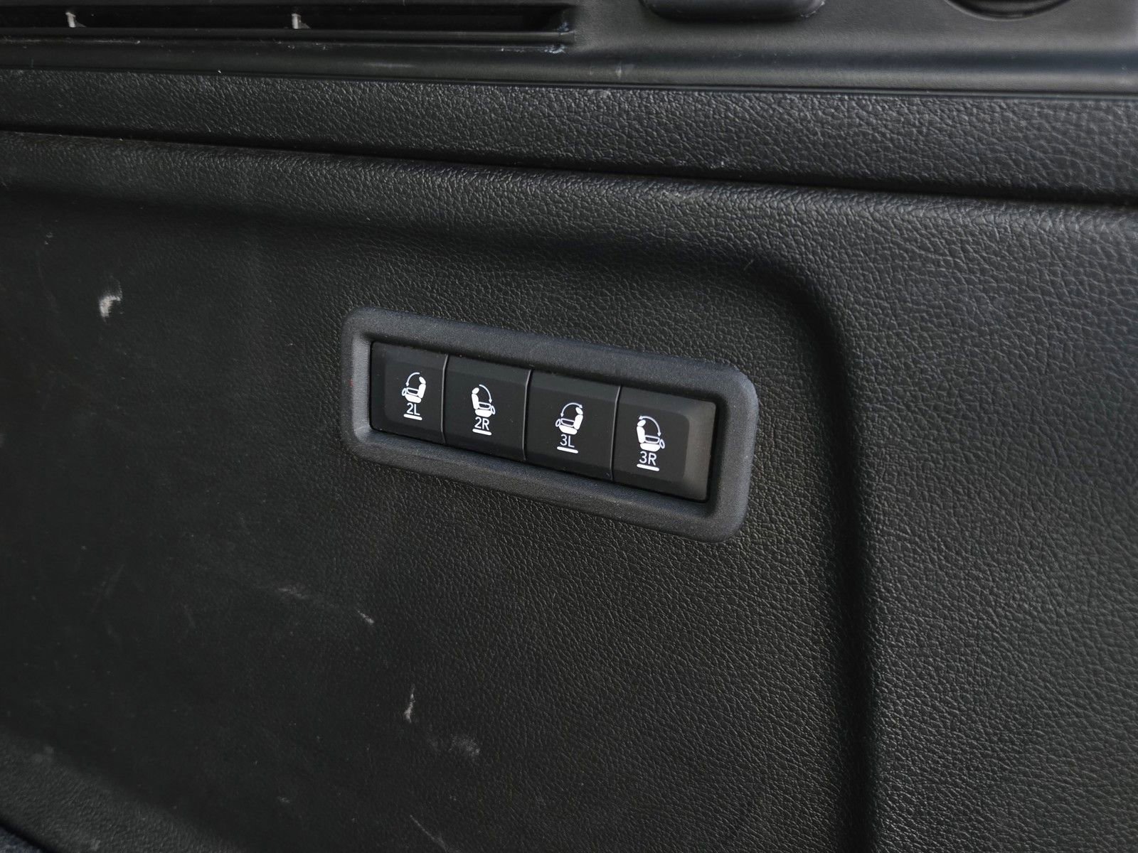 Used 2024 Jeep Wagoneer L Series II w/ Flexible Seating Group image 29