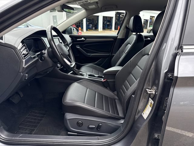 Used 2024 Volkswagen Jetta SE FWD image 16