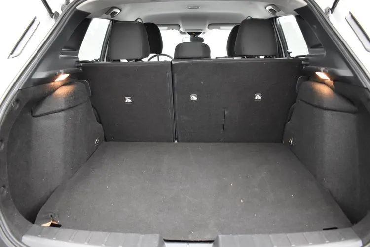 Used 2025 Nissan Kicks SV AWD/4WD image 16