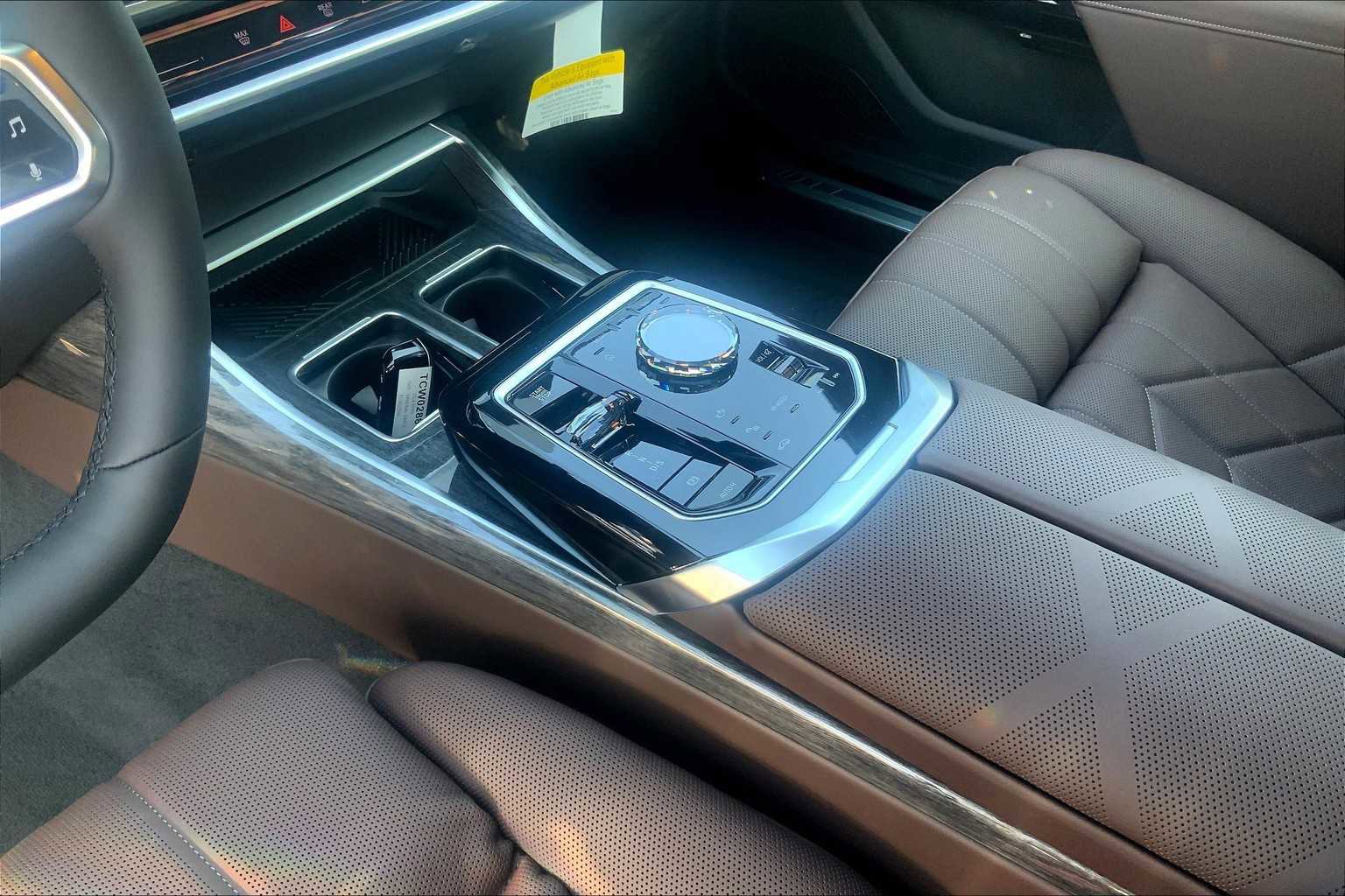 New 2026 BMW 750e xDrive w/ Executive Package image 8