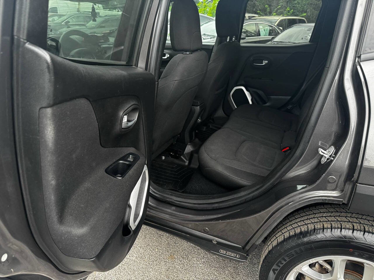 Used 2018 Jeep Renegade Latitude image 19