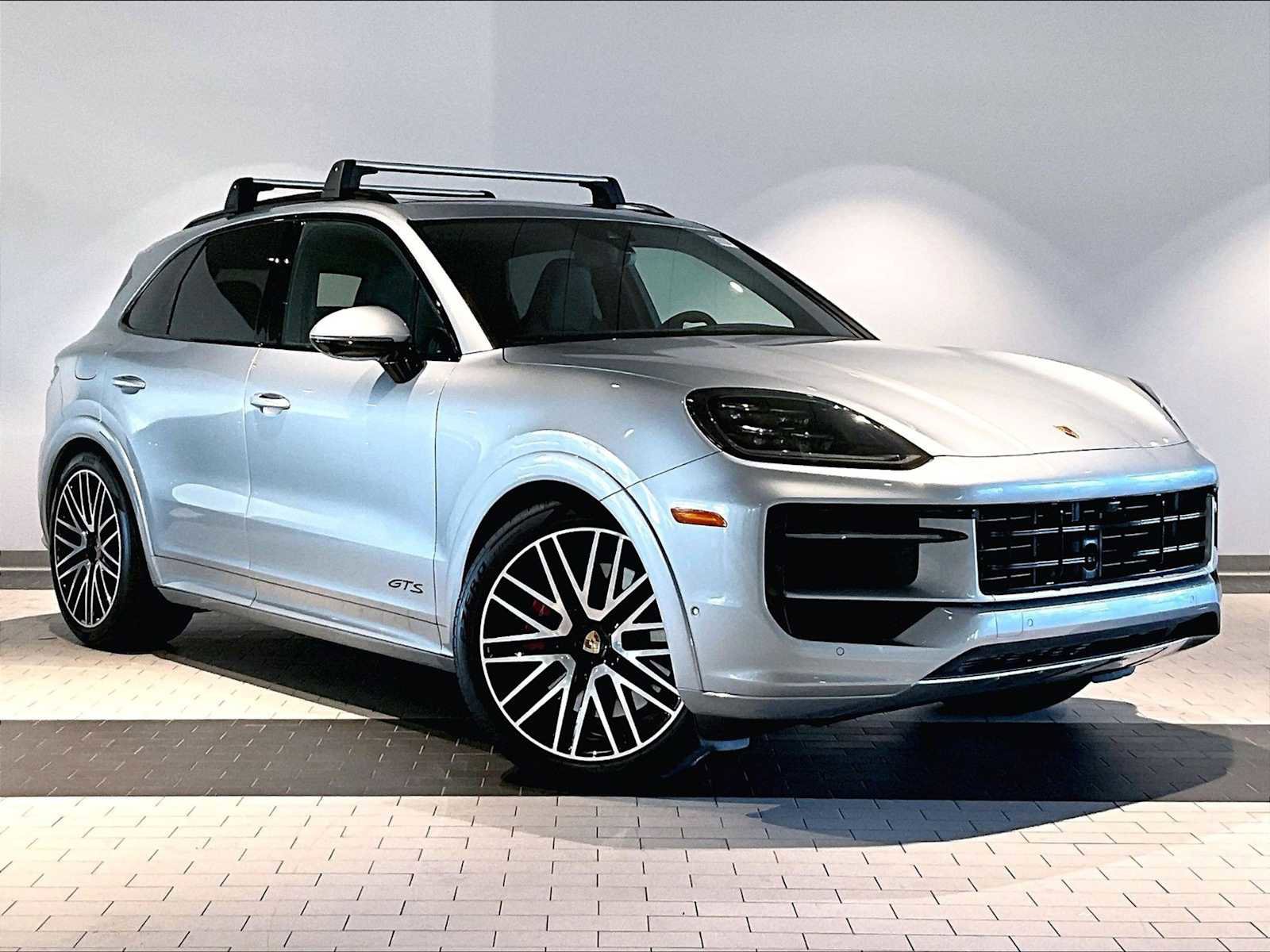 Used 2025 Porsche Cayenne GTS w/ Premium Package image 12