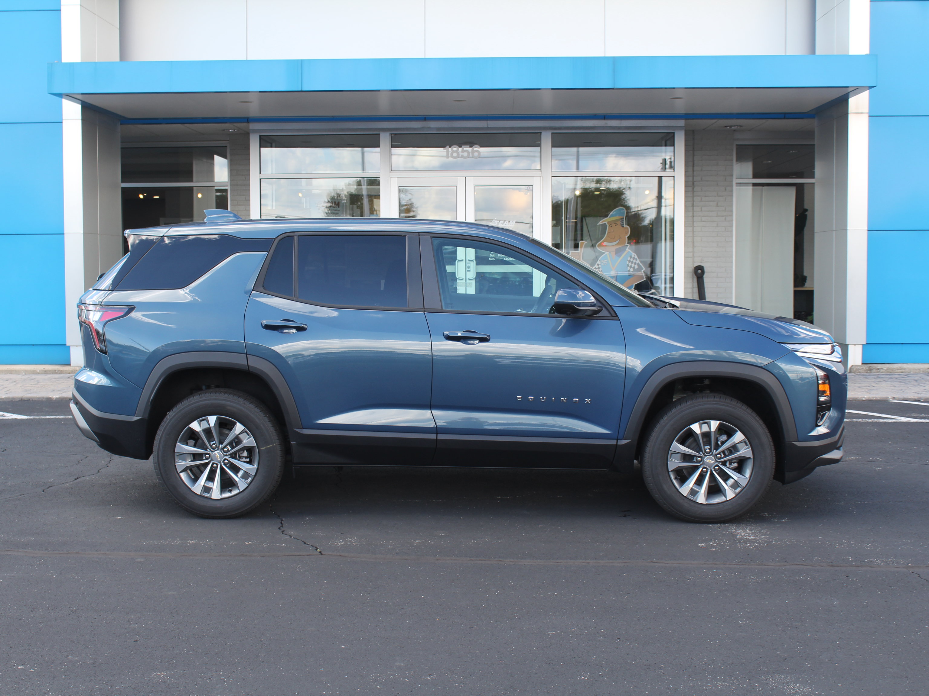 New 2026 Chevrolet Equinox LT w/ Safety and Technology Package FWD image 3