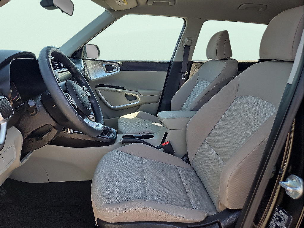 Used 2023 Kia Soul LX FWD image 15