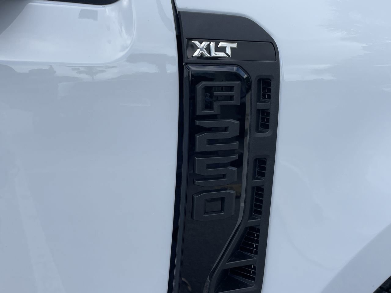 New 2026 Ford F250 XLT w/ XLT Premium Package AWD/4WD image 12