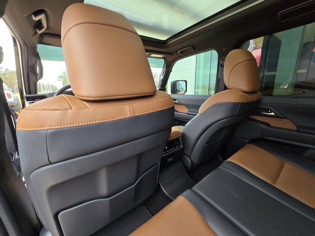 Used 2025 Lexus GX 550 w/ Accessory Package (Z1) image 17