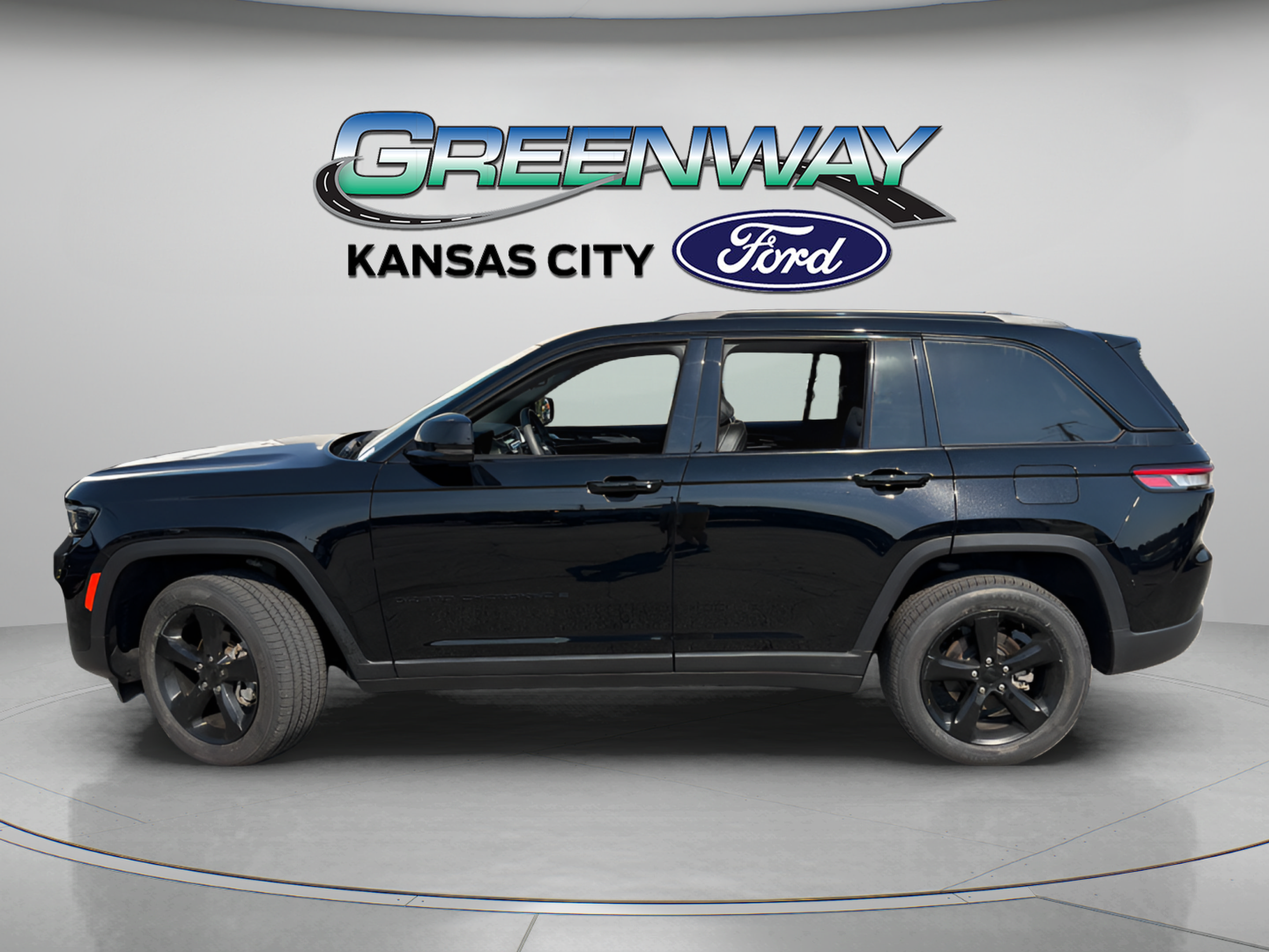 Used 2023 Jeep Grand Cherokee Altitude AWD/4WD image 5